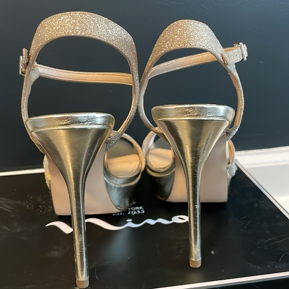 Nina size 7M. Gold Strappy platform buckled heels - Picture 3 of 8